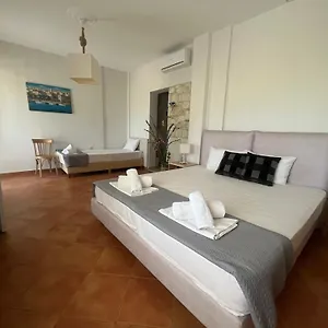 The House - & (adults Only) Гостевой дом Афитос